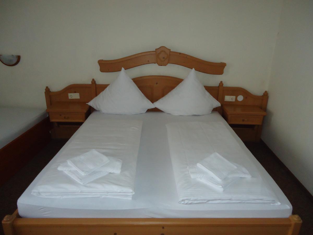 Hotel Groebern Am See Grobern Chambre photo