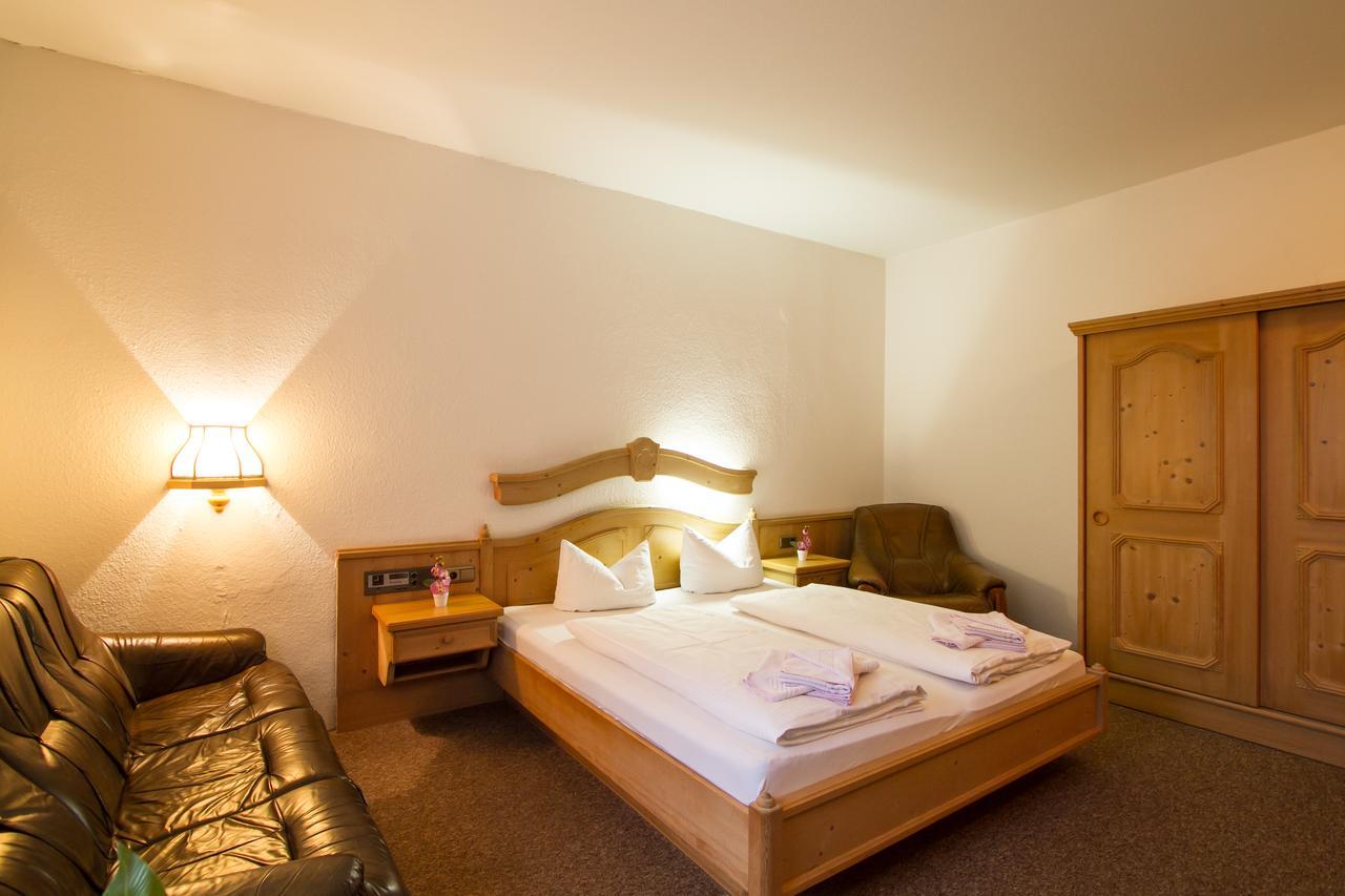 Hotel Groebern Am See Grobern Extérieur photo